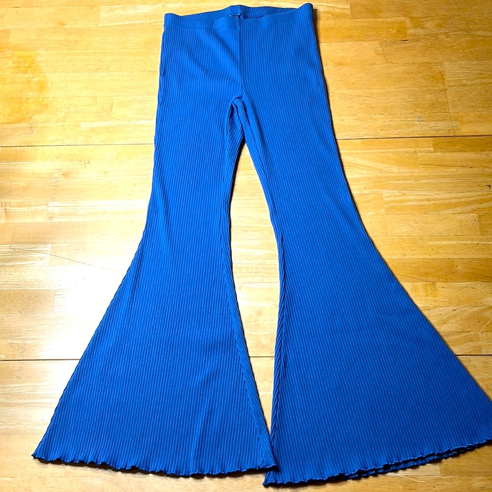 Arie fun and flirty flare high rise leggings, blue NWT